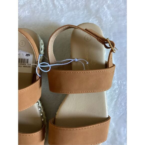 Adrienne Vittadini shoes - Picture 2 of 8